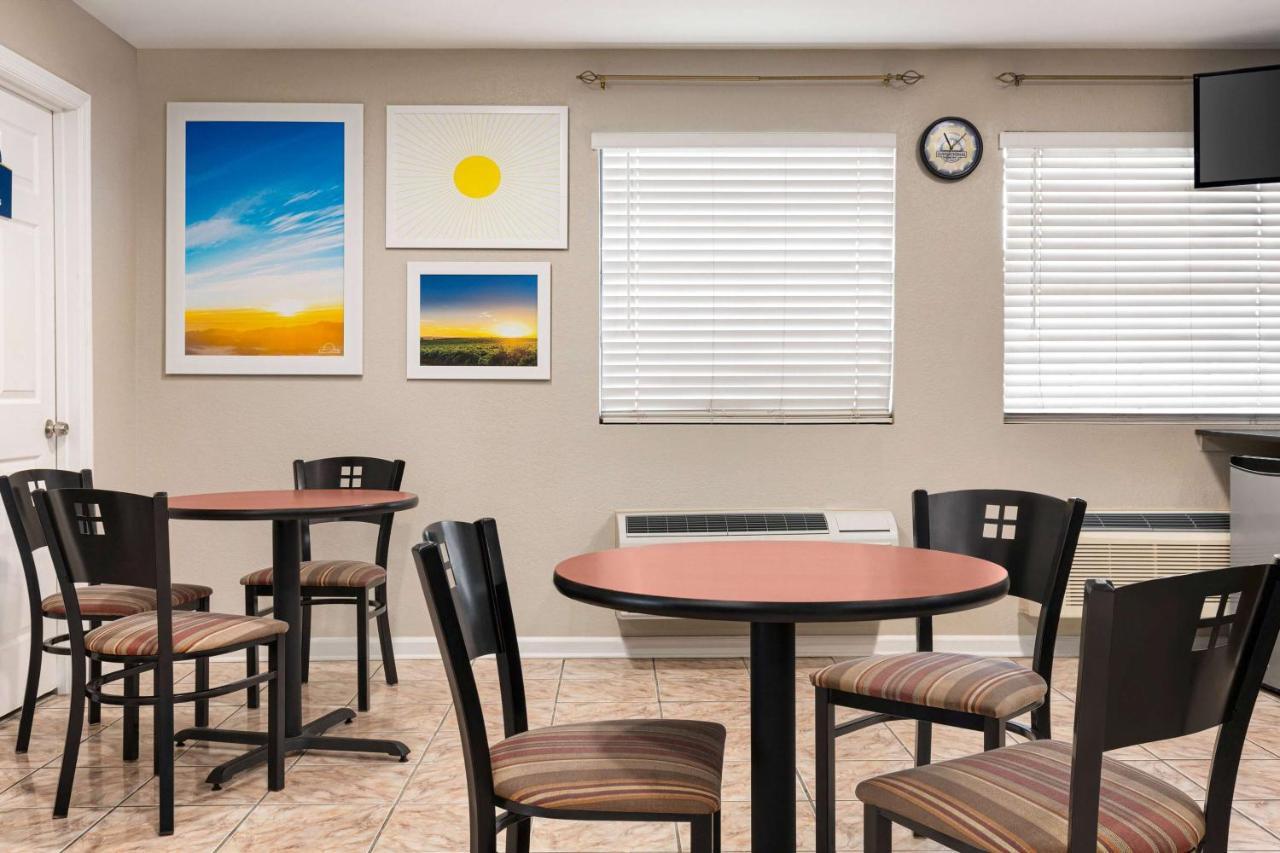 Days Inn By Wyndham Demopolis Exterior photo