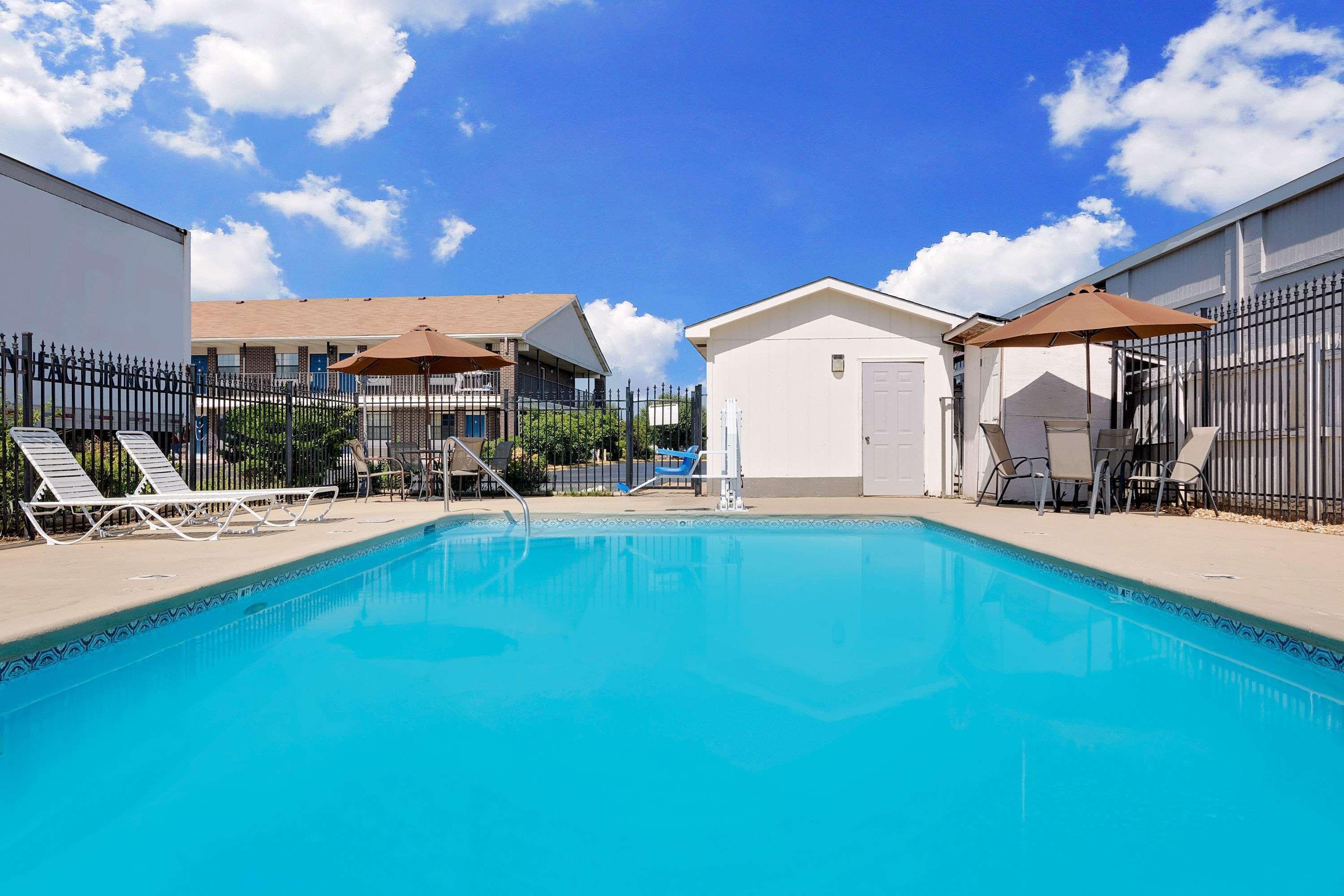 Days Inn By Wyndham Demopolis Exterior photo