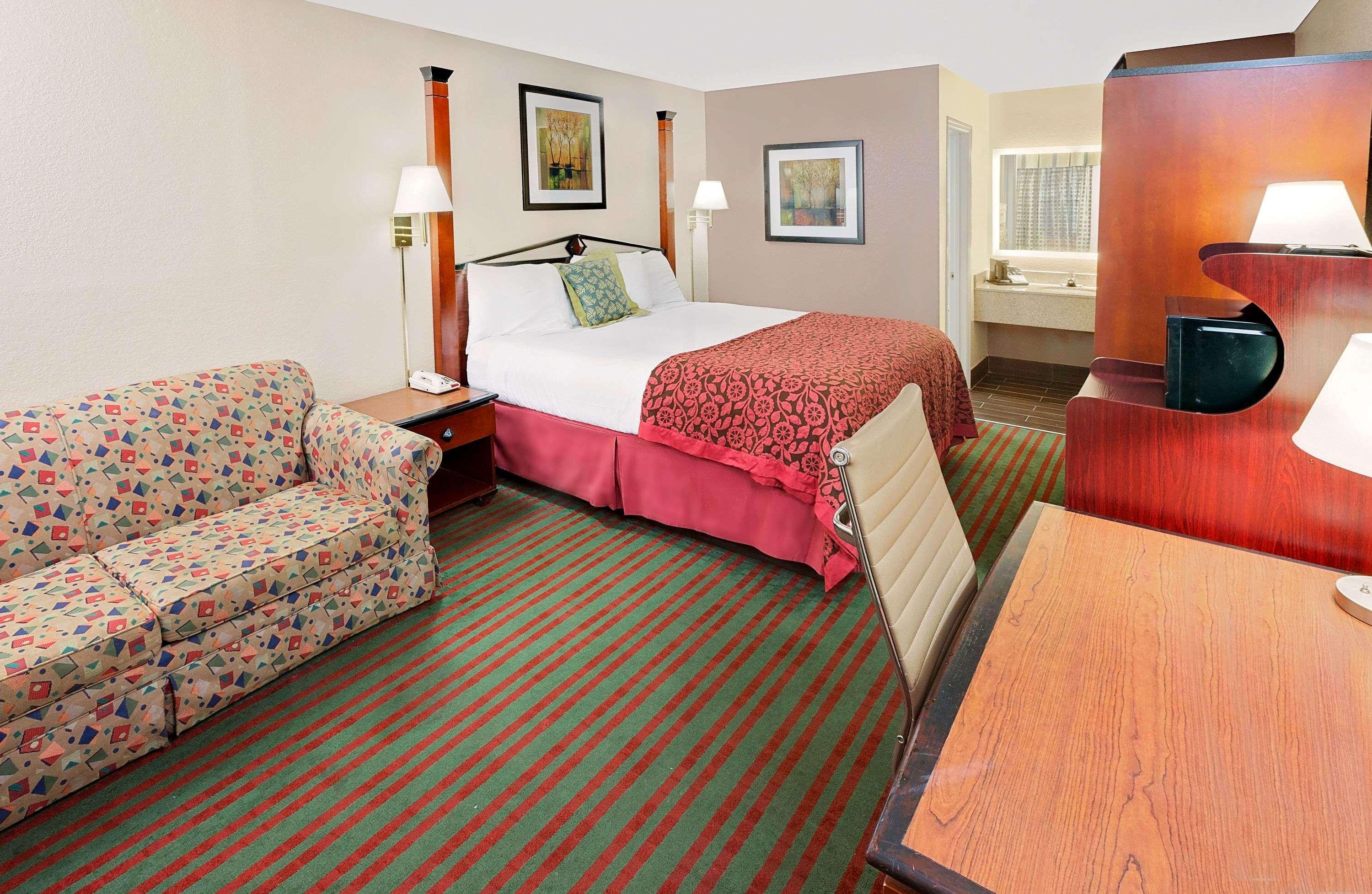 Days Inn By Wyndham Demopolis Exterior photo