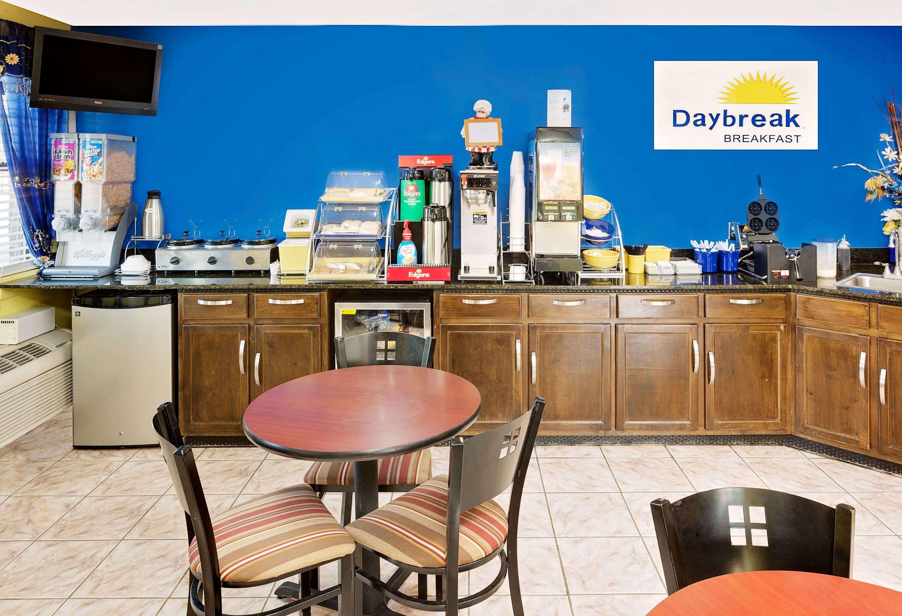 Days Inn By Wyndham Demopolis Exterior photo
